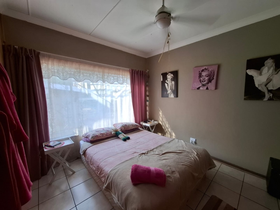 6 Bedroom Property for Sale in Uitsig Free State